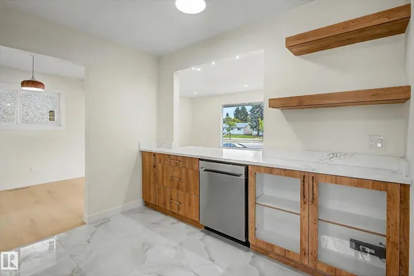 5707 90 AV NW photo 3