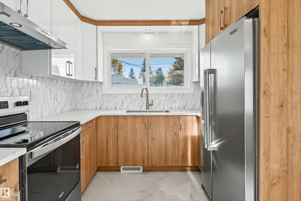 5707 90 AV NW photo 2