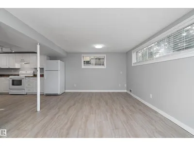 8612 30 AV NW NW photo 37