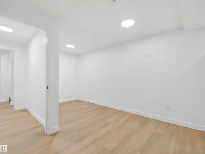2345 139 AV NW photo 24