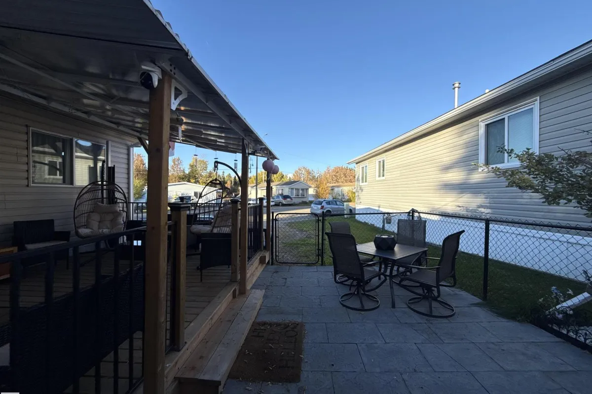 186 305 Calahoo Rd exterior