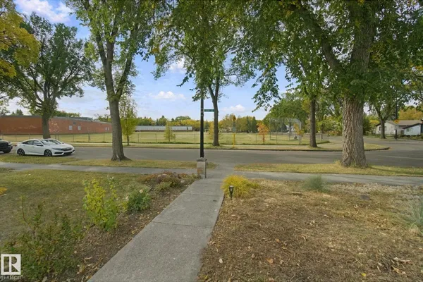 11639 134 ST NW photo 2