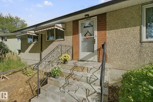 11639 134 ST NW photo 3