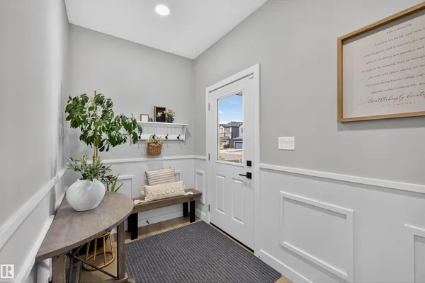 1573 Esaiw PL NW photo 2