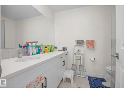 8009 120 AV NW photo 16