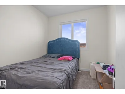 8009 120 AV NW photo 17