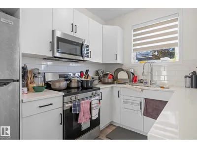 8009 120 AV NW photo 11