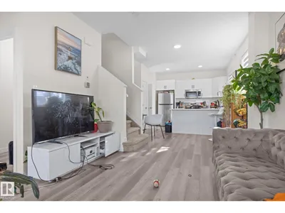 8009 120 AV NW photo 7