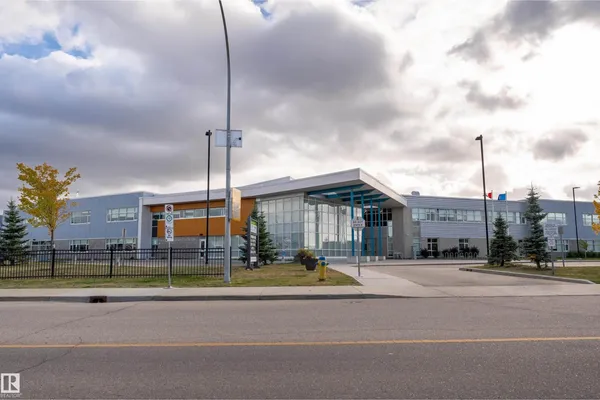 556 SECORD BV NW photo 3