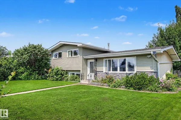 9516 129A AV NW photo 3