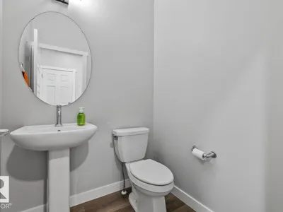 9815 227 ST NW photo 16