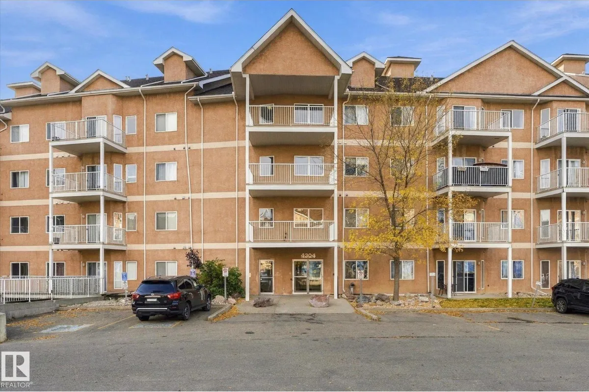 #322 4304 139 AV NW exterior
