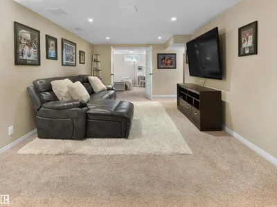 14527 86 AV NW photo 20