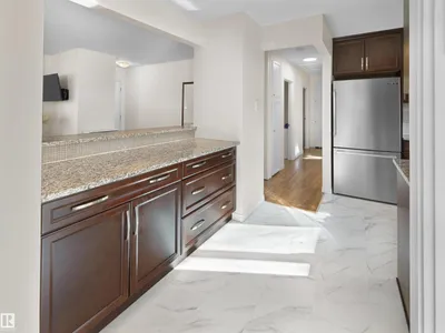14527 86 AV NW photo 9