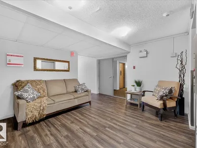 #206 10838 108 ST NW photo 9
