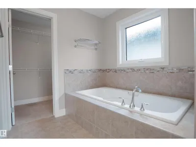 138 HENDERSON LI photo 34