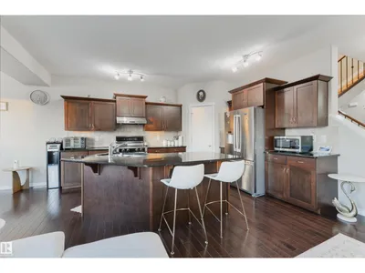 5932 12 AV SW photo 10