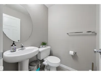 5932 12 AV SW photo 15