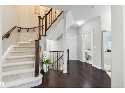 5932 12 AV SW photo 16