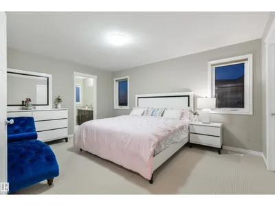 5932 12 AV SW photo 17