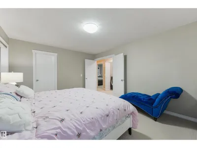 5932 12 AV SW photo 18