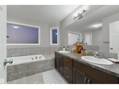 5932 12 AV SW photo 19