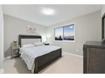 5932 12 AV SW photo 21