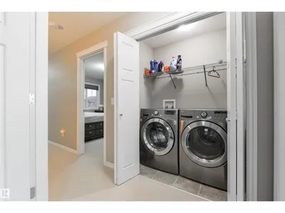5932 12 AV SW photo 25