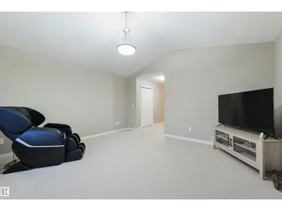 5932 12 AV SW photo 31