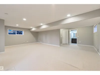 5932 12 AV SW photo 34