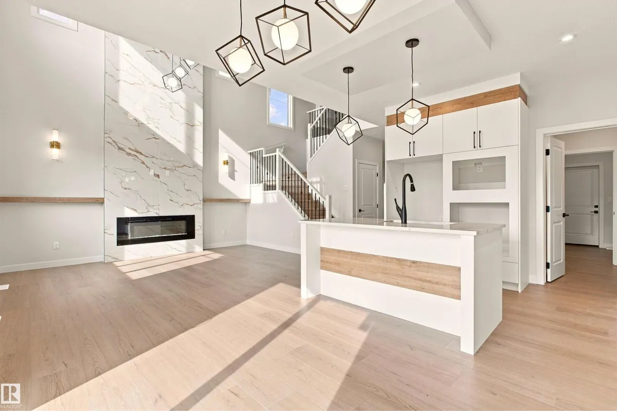 10410 104 ST exterior