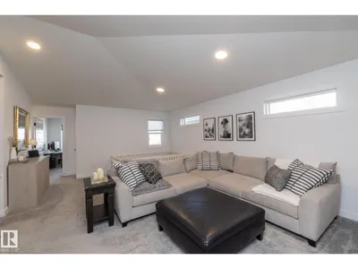 54 KINGSBURY CI photo 23