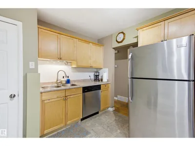 15933 95 AV NW photo 13