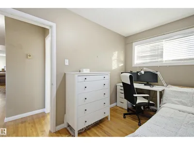 15933 95 AV NW photo 18