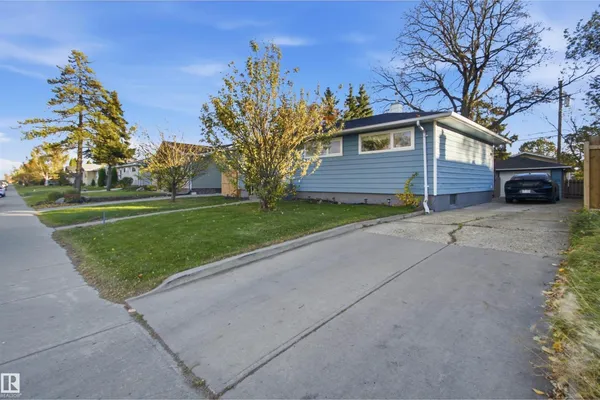 15933 95 AV NW photo 3