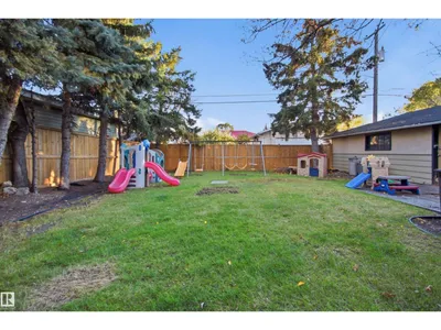 15933 95 AV NW photo 34