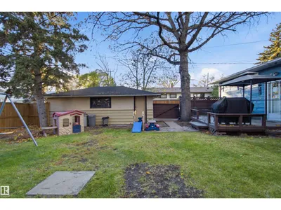 15933 95 AV NW photo 36