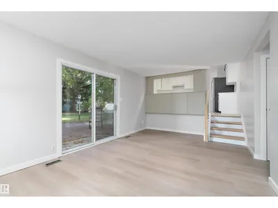 10928 34A AV NW photo 25