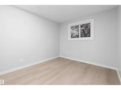 10928 34A AV NW photo 38