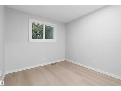 10928 34A AV NW photo 41
