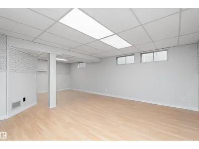 10928 34A AV NW photo 45