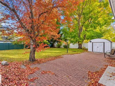 10928 34A AV NW photo 51