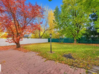 10928 34A AV NW photo 53