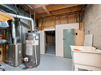 10928 34A AV NW photo 59