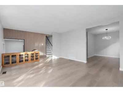 10928 34A AV NW photo 9