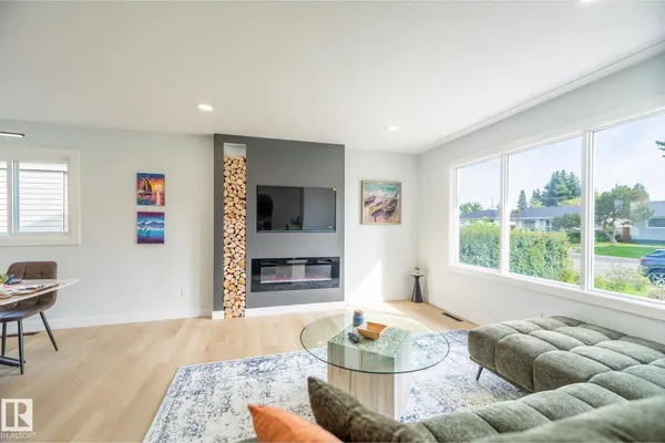 16136 109A AV NW photo 2