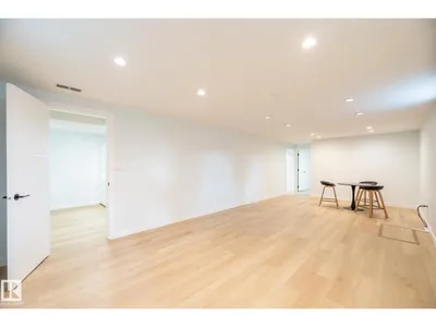 16136 109A AV NW photo 38