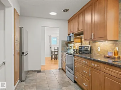 6804 94A AV NW photo 10
