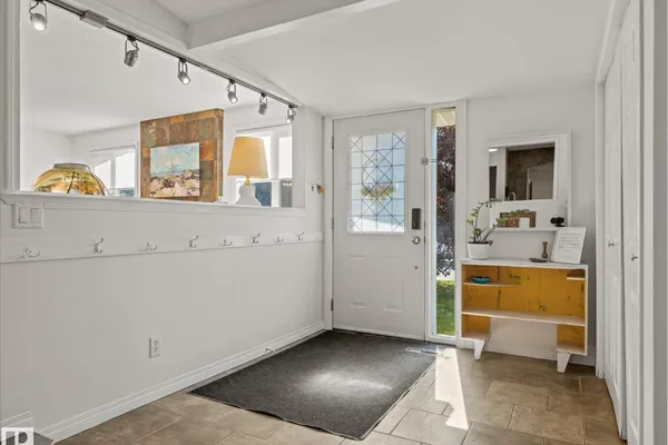 6804 94A AV NW photo 2