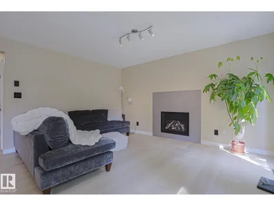8 Erinwoods PL photo 13